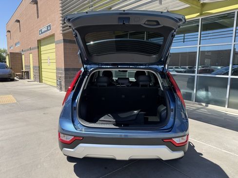 Used 2025 Kia Niro EX FWD image 38