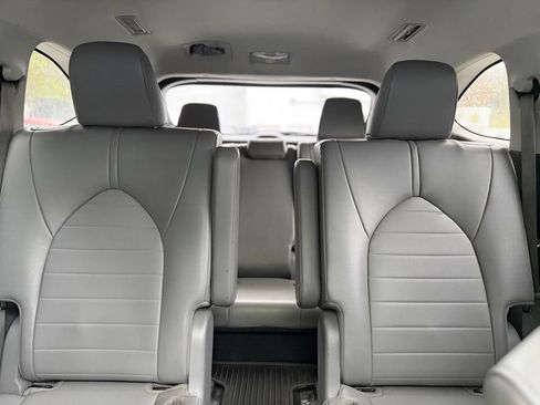 Used 2022 Toyota Highlander XLE AWD/4WD image 28