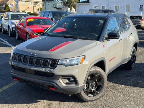 Used 2023 Jeep Compass Trailhawk image 3