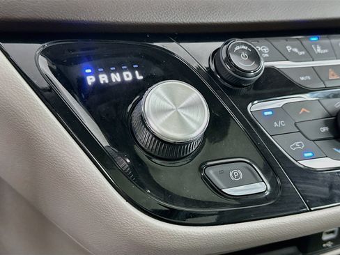 Used 2019 Chrysler Pacifica Touring-L Plus w/ Advanced Safetytec Group FWD image 25