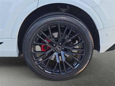 Used 2025 Audi SQ8 Premium Plus w/ S Sport Package image 38