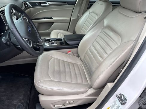 Used 2017 Ford Fusion SE w/ Fusion SE Technology Package FWD image 14