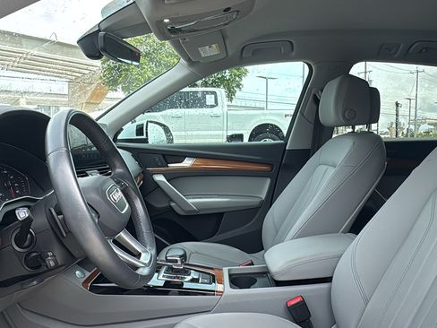 Used 2023 Audi Q5 2.0T Premium w/ Convenience Package AWD/4WD image 9
