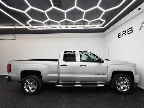 Used 2019 Chevrolet Silverado 1500 Custom w/ Custom Convenience Package RWD image 9