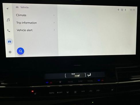 Used 2025 Toyota Sienna XSE image 32