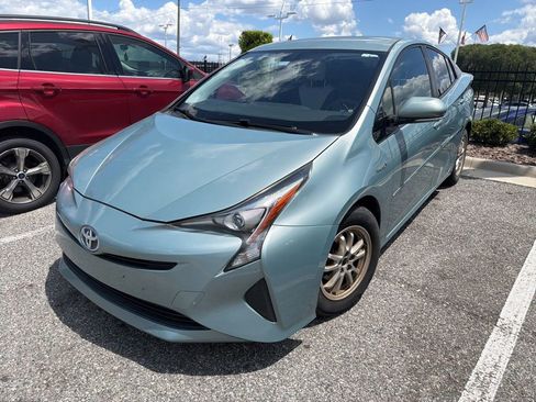 Used 2016 Toyota Prius Four FWD image 2