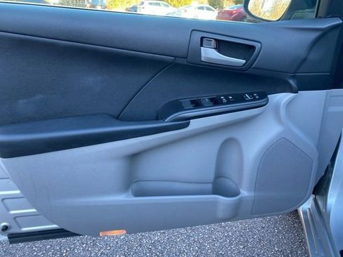 Used 2012 Toyota Camry L image 18