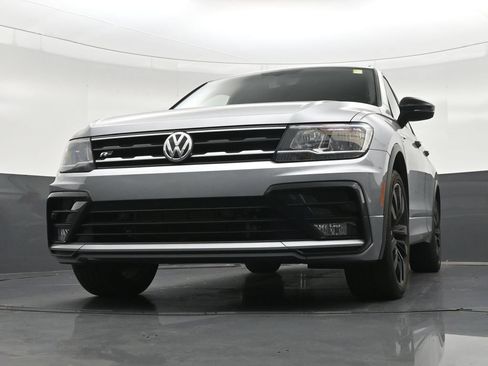 Used 2021 Volkswagen Tiguan SE R-Line FWD image 30