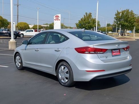 Used 2017 Hyundai Elantra SE image 9