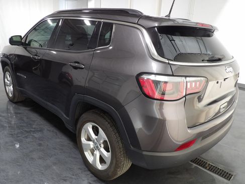 Used 2018 Jeep Compass Latitude w/ Cold Weather Group FWD image 5