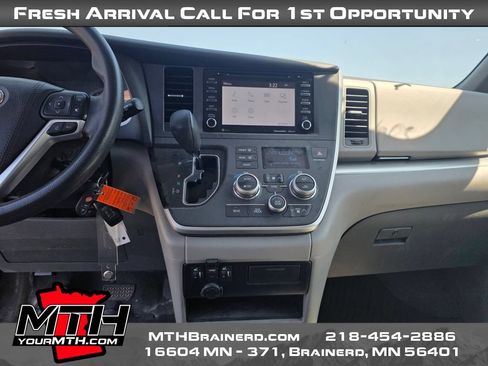 Used 2020 Toyota Sienna LE FWD image 13