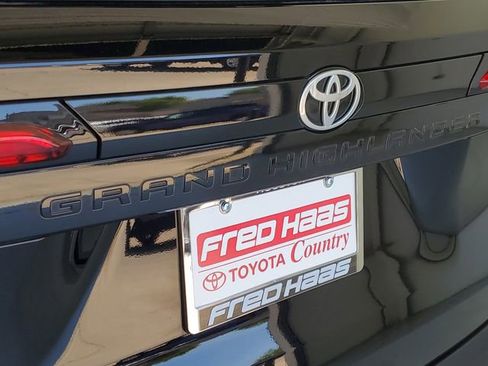 Used 2024 Toyota Grand Highlander XLE image 8