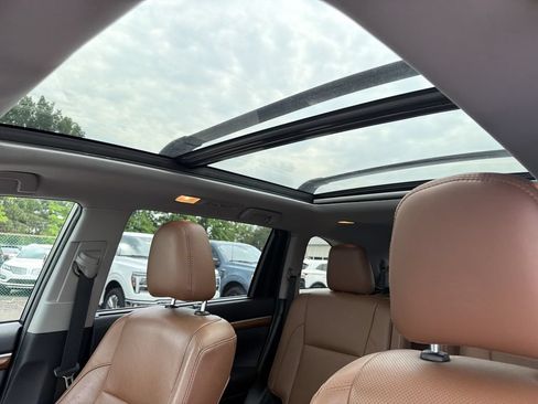 Used 2019 Toyota Highlander Limited Platinum AWD/4WD image 28