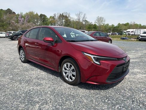 Used 2025 Toyota Corolla LE image 7