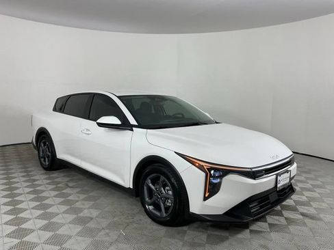 Used 2025 Kia K4 FWD image 3
