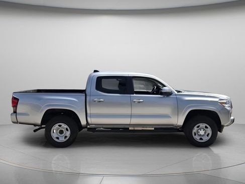 Used 2022 Toyota Tacoma SR w/ SR Convenience Package RWD image 3