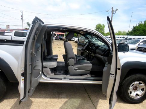 Used 2011 Toyota Tacoma PreRunner image 32