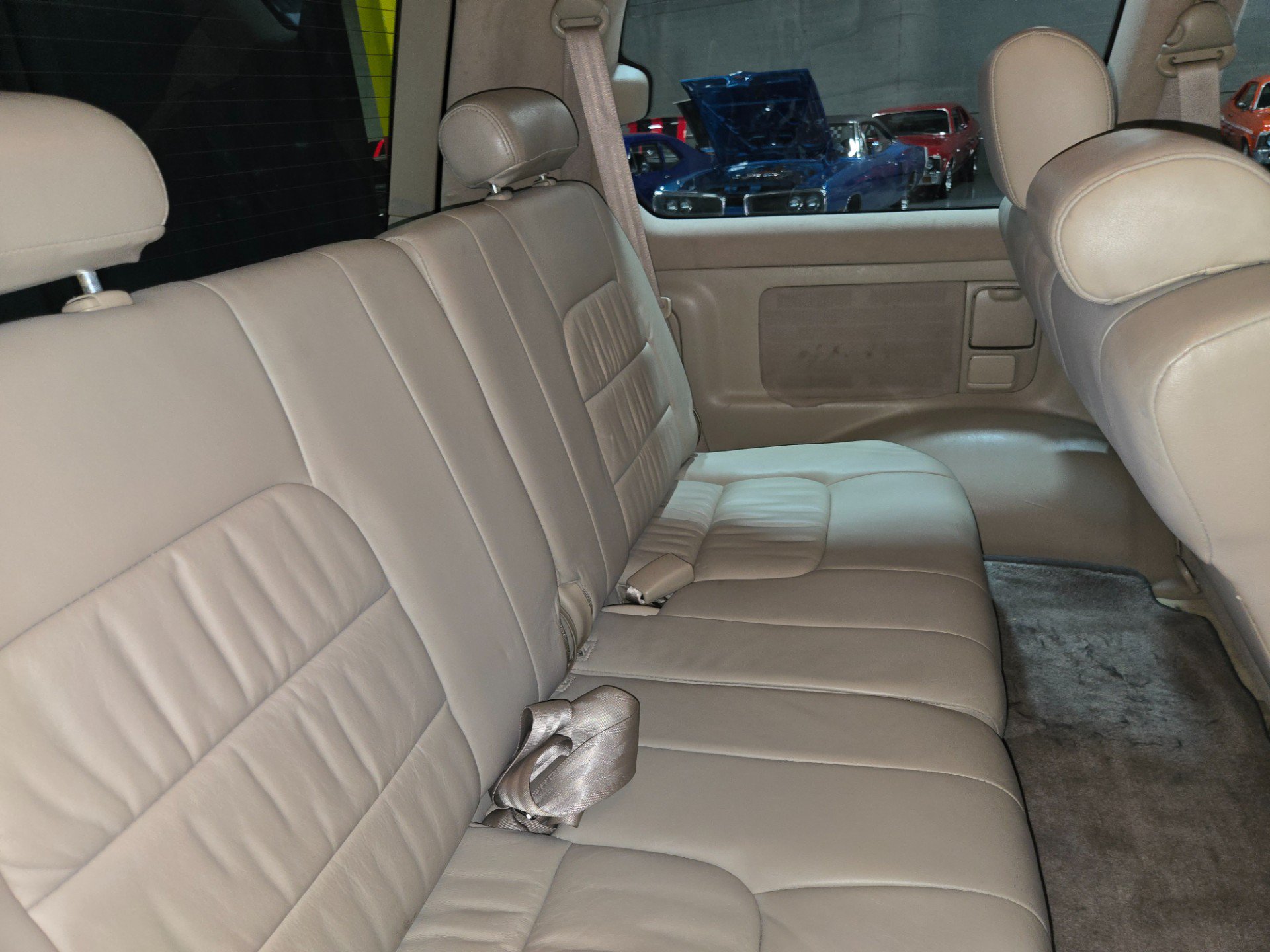 Used 2004 Lexus LX 470 4WD image 95