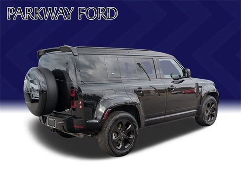 Used 2023 Land Rover Defender 110 X-Dynamic SE image 5