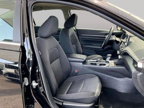 Certified 2025 Nissan Altima 2.5 SV FWD image 9