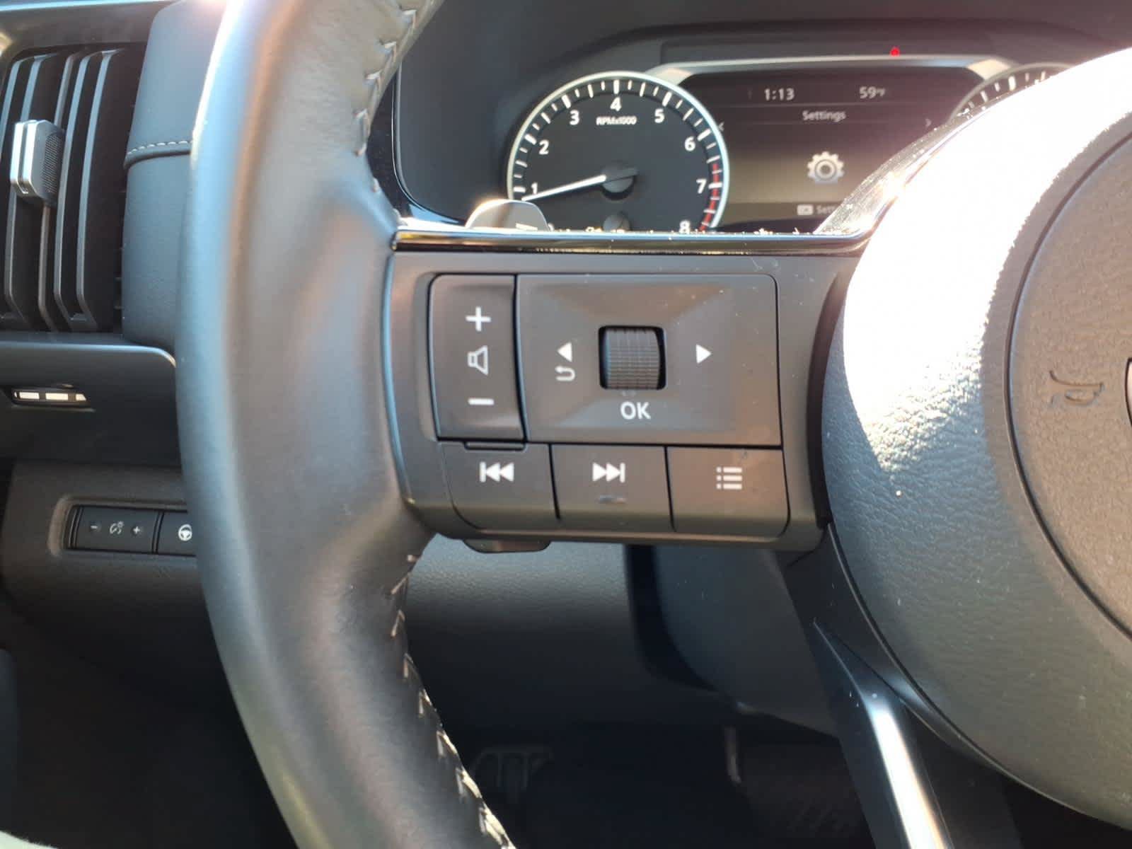 Used 2025 Nissan Pathfinder SL w/ Black Appearance Package AWD/4WD image 22
