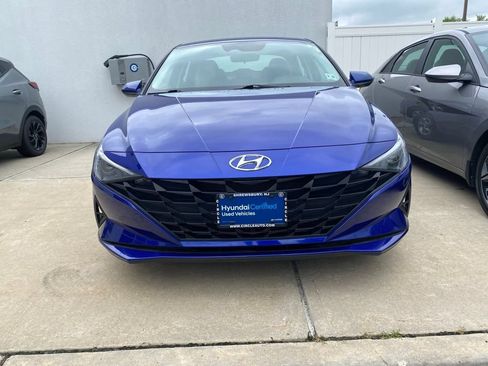 Certified 2023 Hyundai Elantra SE FWD image 3