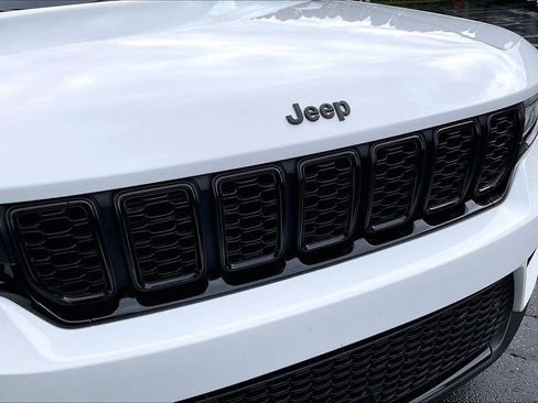Used 2024 Jeep Grand Cherokee Limited w/ Black Appearance Package AWD/4WD image 27