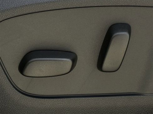 New 2026 Chevrolet Traverse LT image 21