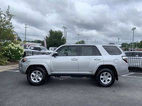 Certified 2022 Toyota 4Runner SR5 RWD image 5