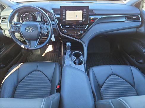 Used 2022 Toyota Camry SE image 16
