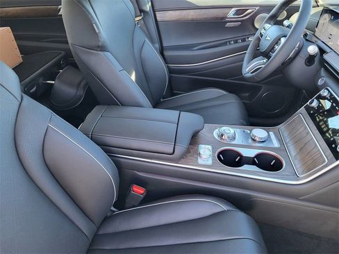 New 2026 Genesis GV80 2.5T Advanced image 13