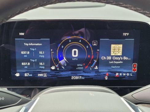 Used 2025 Chevrolet Suburban Z71 image 27