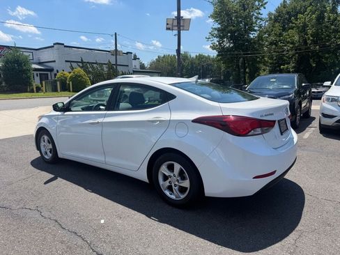 Used 2014 Hyundai Elantra SE FWD image 5