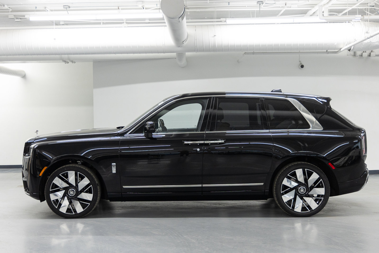 New 2026 Rolls-Royce Cullinan AWD/4WD image 2