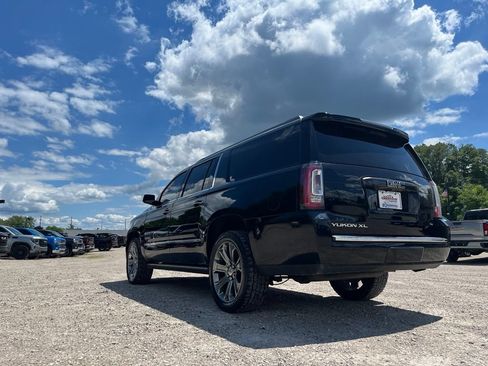 Used 2018 GMC Yukon XL Denali AWD/4WD image 10