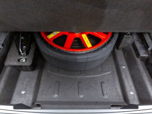 Used 2022 Porsche Macan image 40