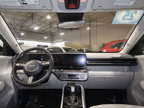 Used 2025 Hyundai Kona SEL image 28