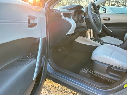 Used 2023 Toyota Corolla Cross L image 6