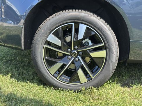 New 2026 Volvo XC60 B5 Core w/ Climate Package image 24