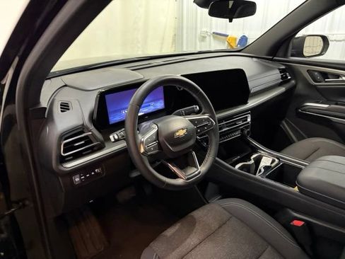 Used 2025 Chevrolet Traverse LT AWD/4WD image 32