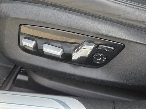 Used 2022 BMW 740i image 25