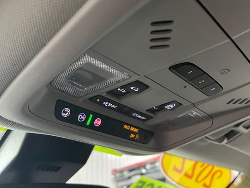 Used 2022 GMC Terrain SLT w/ Infotainment Package II image 16