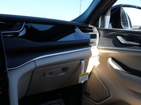 New 2024 Jeep Grand Cherokee Limited 4xe w/ Luxury Tech Group II image 31