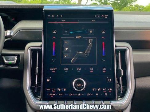 Used 2025 GMC Yukon Denali AWD/4WD image 36