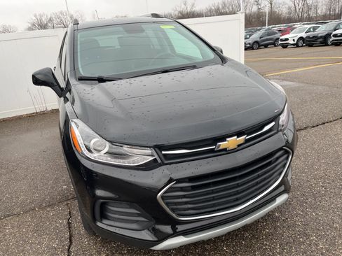 Used 2021 Chevrolet Trax LT w/ LT Convenience Package image 21