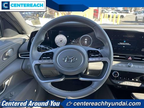 Used 2023 Hyundai Elantra SEL w/ Convenience Package image 11
