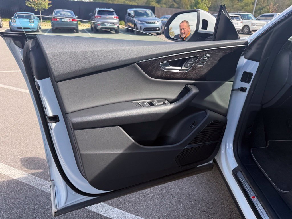 Used 2021 Audi Q8 Prestige AWD/4WD image 25