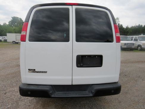 Used 2019 Chevrolet Express 2500 w/ Driver Convenience Package RWD image 6