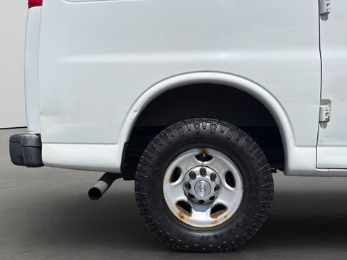 Used 2017 Chevrolet Express 2500 RWD image 29
