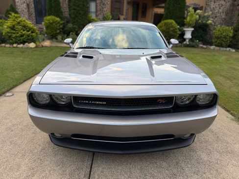 Used 2014 Dodge Challenger R/T RWD image 3